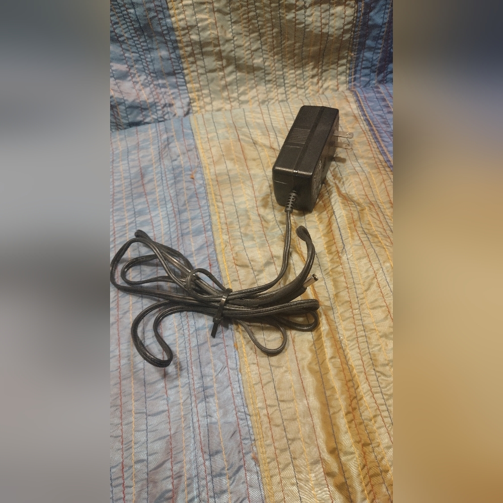 Griffin Original Adapter model S040AM1700230